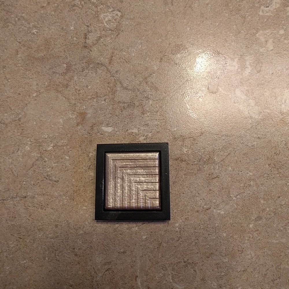 Eye shadow